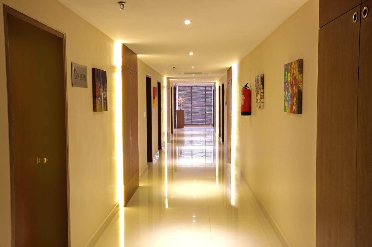 Park Residency Adoor Adur Exterior foto
